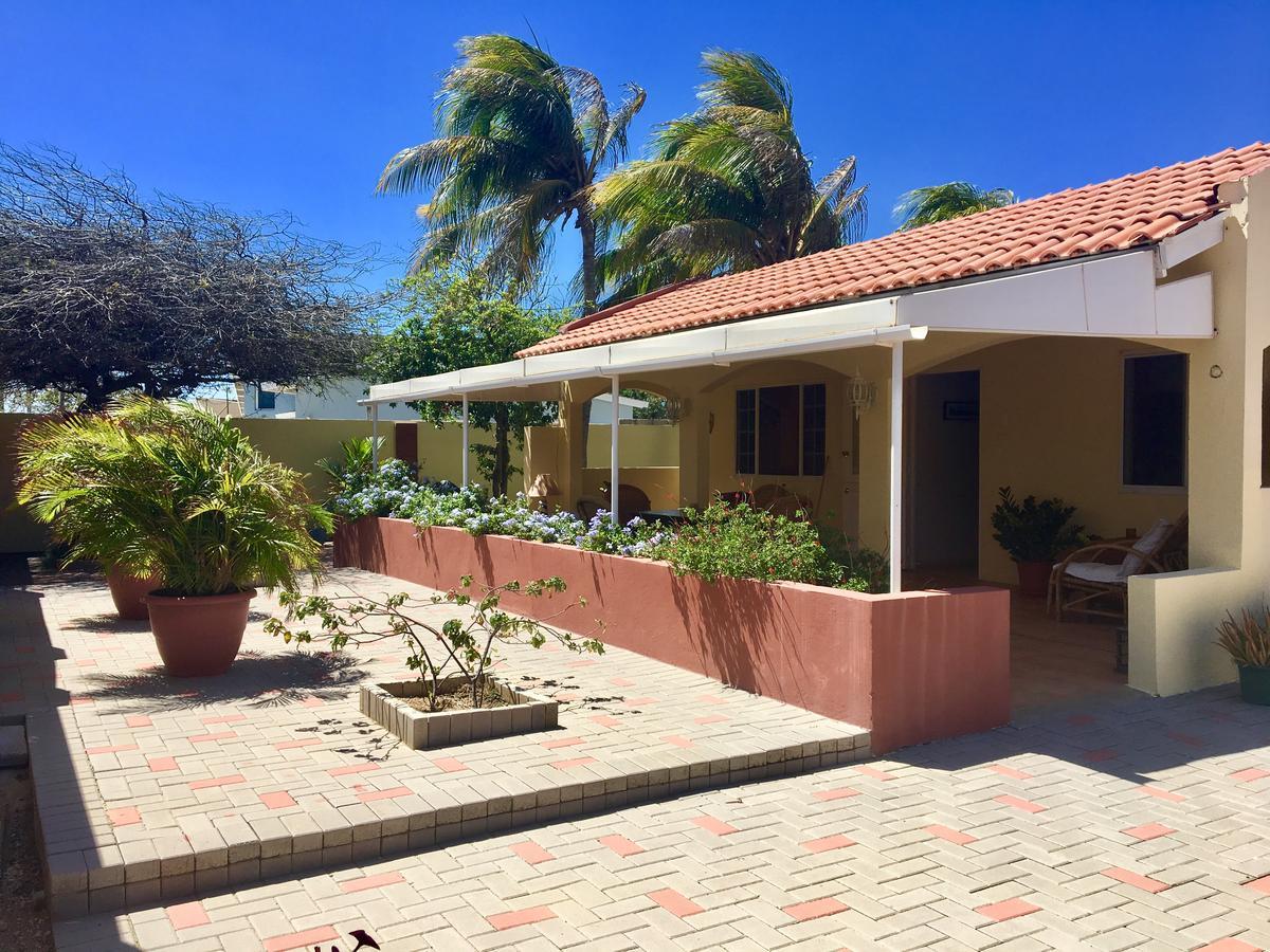 Apartamento Bubali Gardens Palm Beach Exterior foto