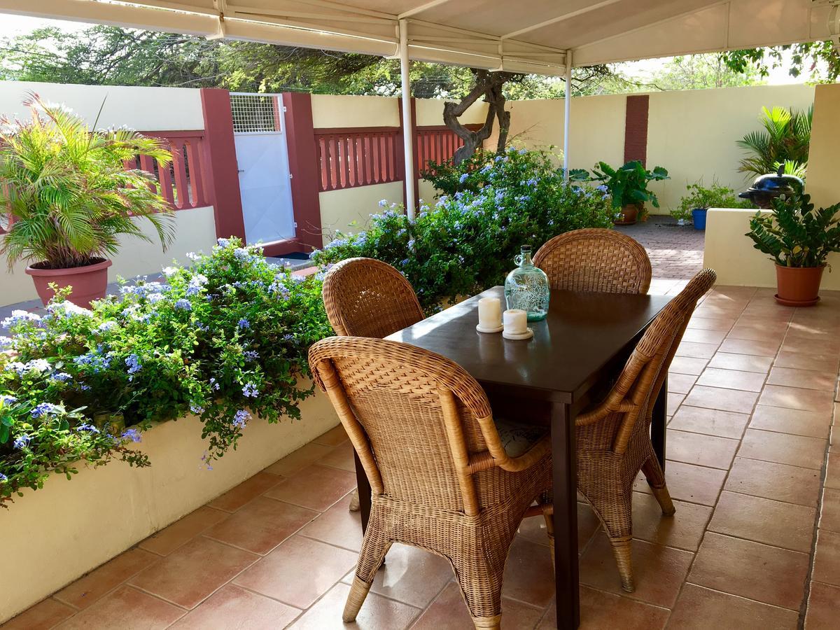Apartamento Bubali Gardens Palm Beach Exterior foto
